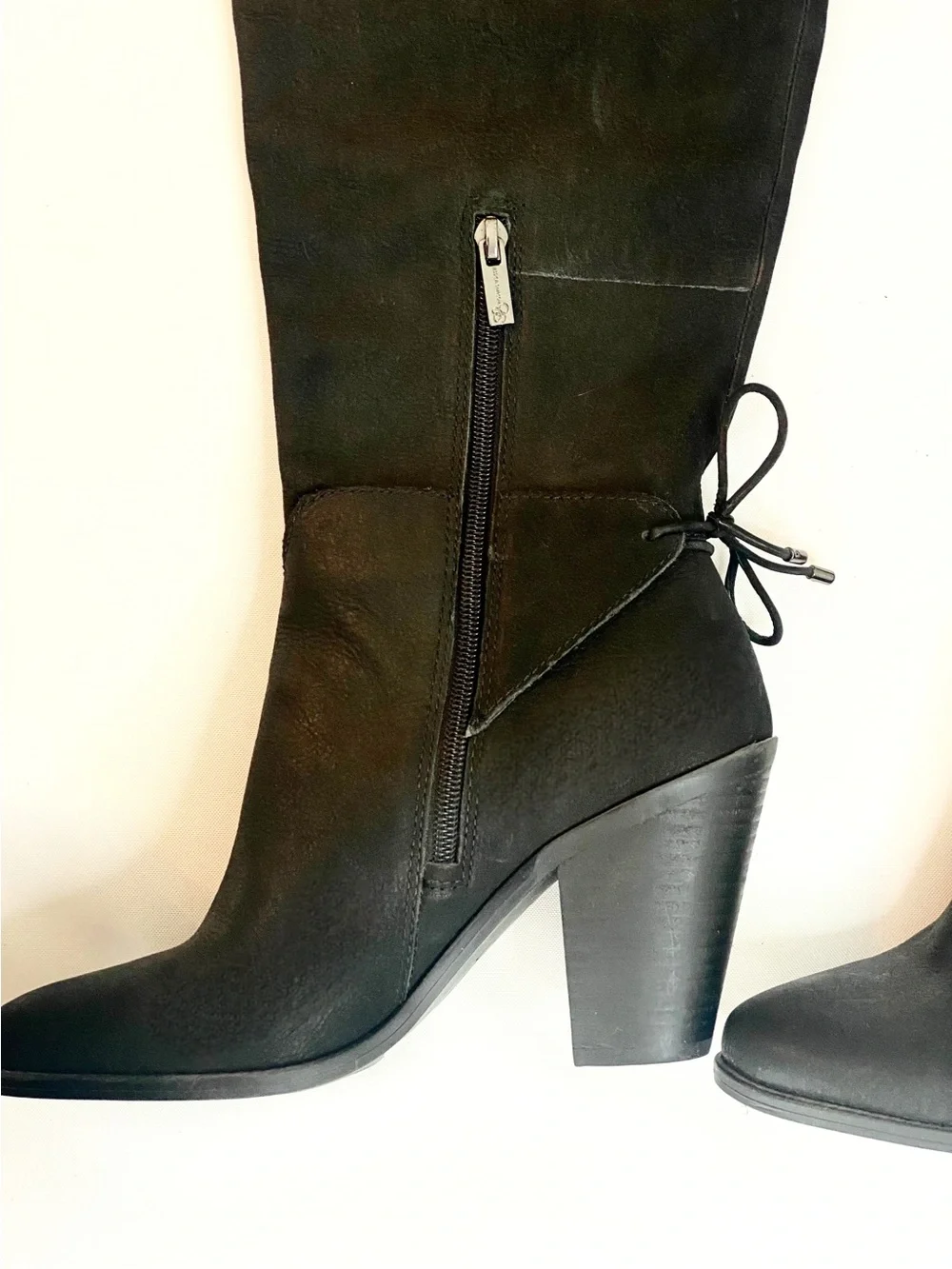 Jessica Simpson never worn